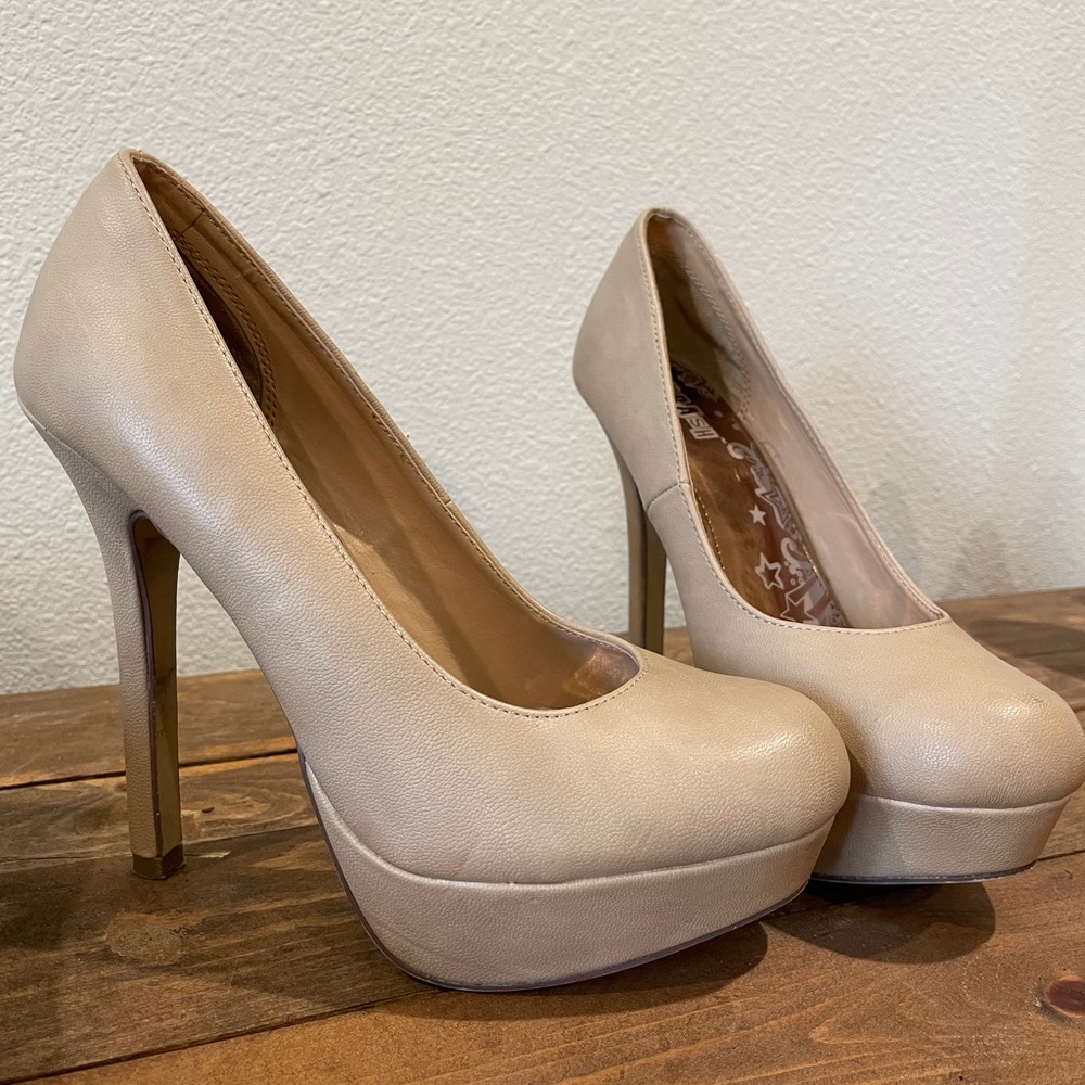 Beige leather heels